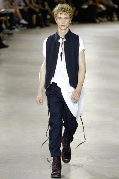 Look 18